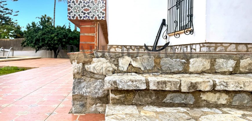 Gran chalet independiente en Alhaurín de la Torre con piscina y amplios jardines