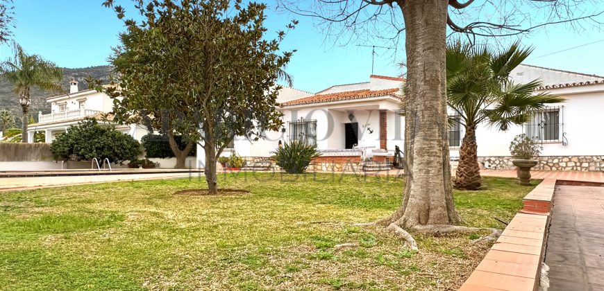 Gran chalet independiente en Alhaurín de la Torre con piscina y amplios jardines