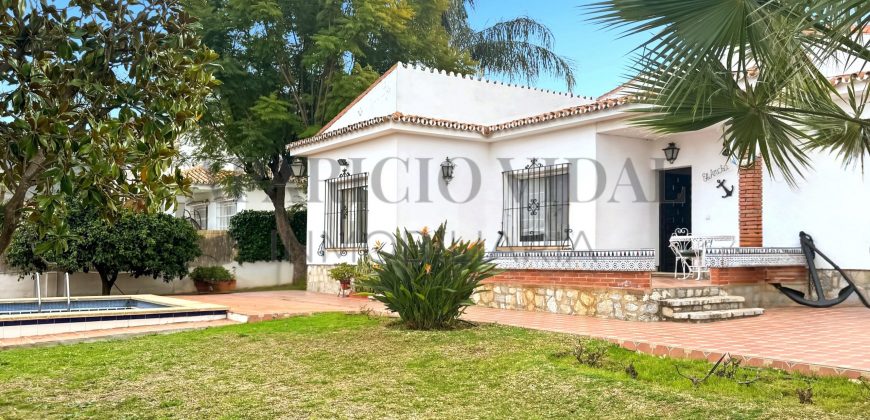 Gran chalet independiente en Alhaurín de la Torre con piscina y amplios jardines