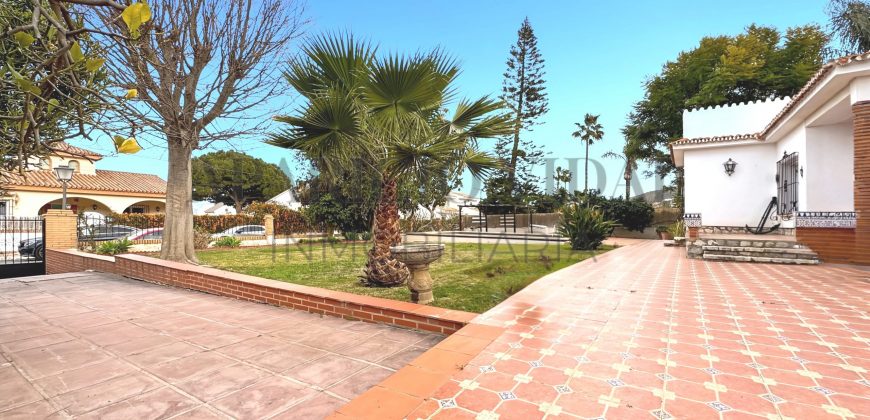 Gran chalet independiente en Alhaurín de la Torre con piscina y amplios jardines