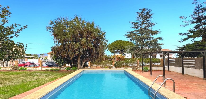 Gran chalet independiente en Alhaurín de la Torre con piscina y amplios jardines