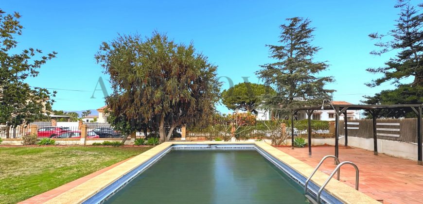 Gran chalet independiente en Alhaurín de la Torre con piscina y amplios jardines