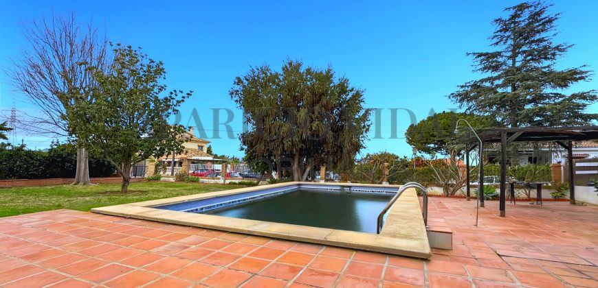 Gran chalet independiente en Alhaurín de la Torre con piscina y amplios jardines