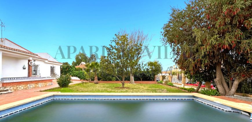 Gran chalet independiente en Alhaurín de la Torre con piscina y amplios jardines