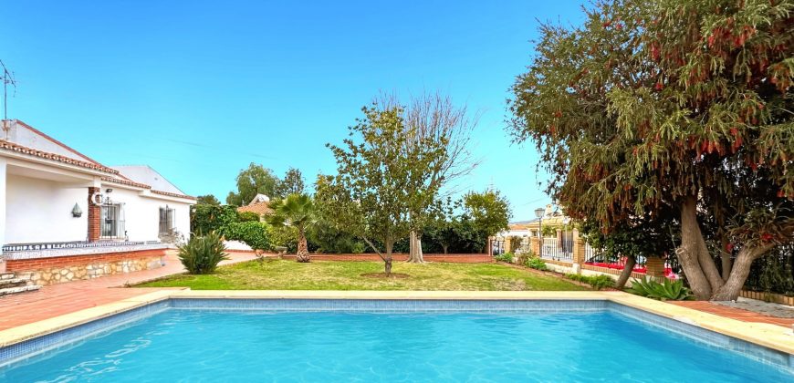 Gran chalet independiente en Alhaurín de la Torre con piscina y amplios jardines