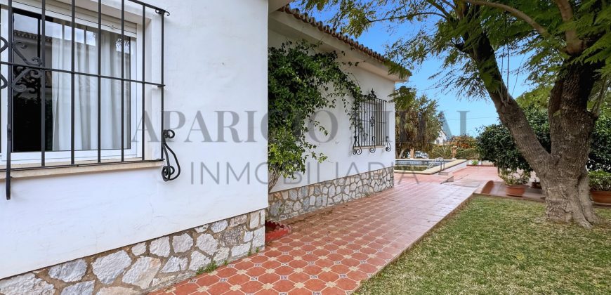 Gran chalet independiente en Alhaurín de la Torre con piscina y amplios jardines