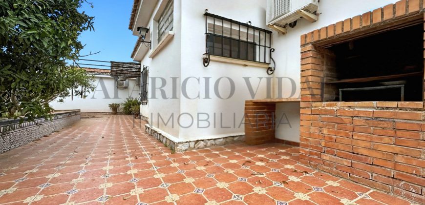 Gran chalet independiente en Alhaurín de la Torre con piscina y amplios jardines