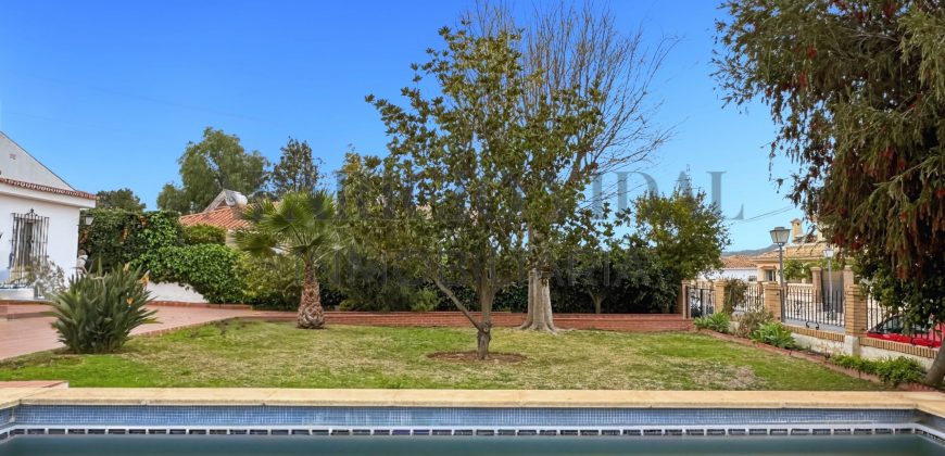 Gran chalet independiente en Alhaurín de la Torre con piscina y amplios jardines