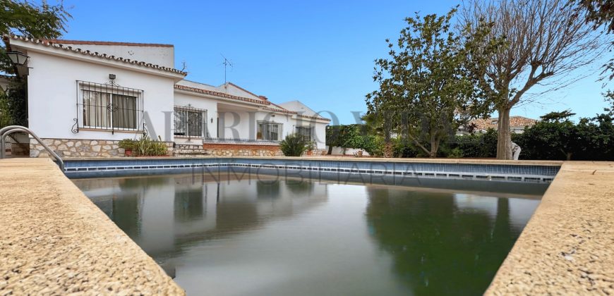 Gran chalet independiente en Alhaurín de la Torre con piscina y amplios jardines