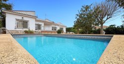 Gran chalet independiente en Alhaurín de la Torre con piscina y amplios jardines