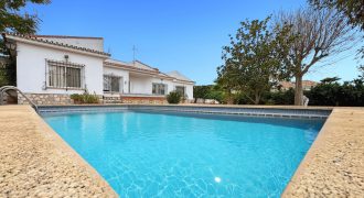 Gran chalet independiente en Alhaurín de la Torre con piscina y amplios jardines