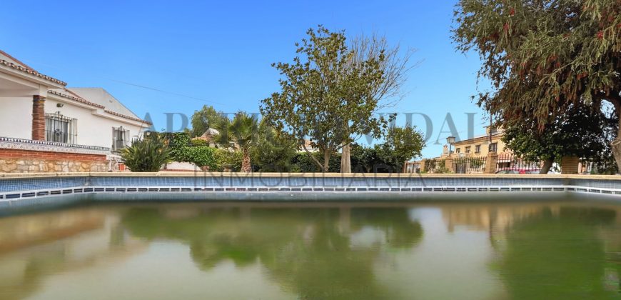 Gran chalet independiente en Alhaurín de la Torre con piscina y amplios jardines