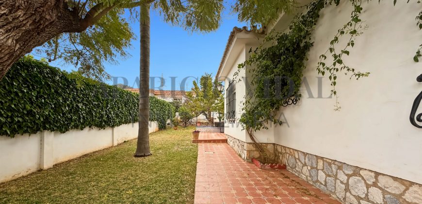 Gran chalet independiente en Alhaurín de la Torre con piscina y amplios jardines