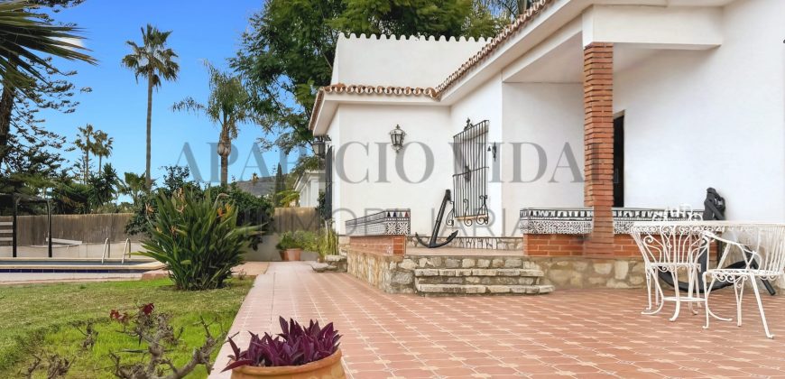 Gran chalet independiente en Alhaurín de la Torre con piscina y amplios jardines