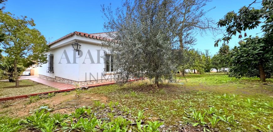 Gran chalet independiente en Alhaurín de la Torre con piscina y amplios jardines