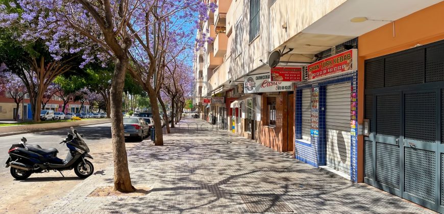 Piso reformado ideal para familias con garaje, trastero y amplias zonas comunes – Ciudad Jardín, Málaga