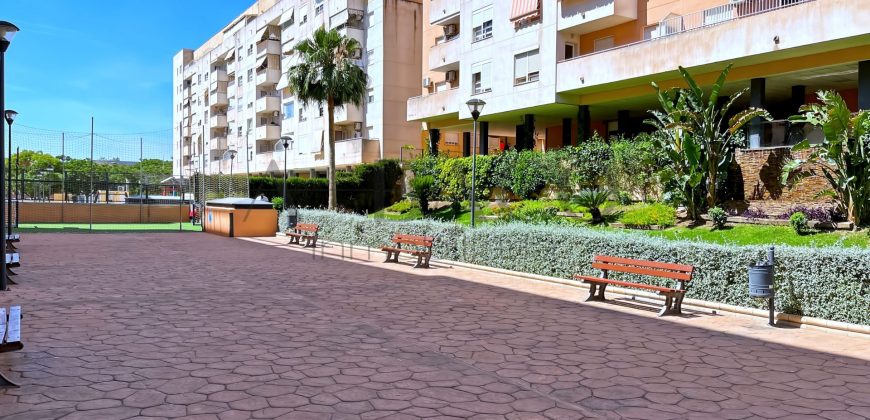 Piso reformado ideal para familias con garaje, trastero y amplias zonas comunes – Ciudad Jardín, Málaga