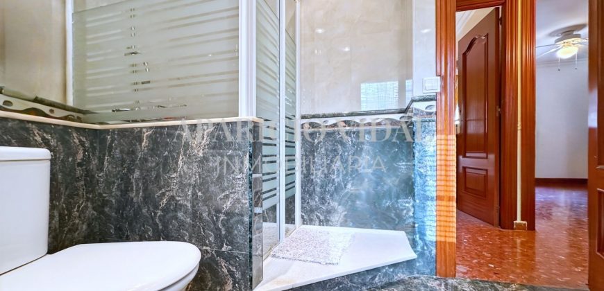 🌿 Elegancia y amplitud en la prestigiosa Calle República Argentina – El Limonar, Málaga