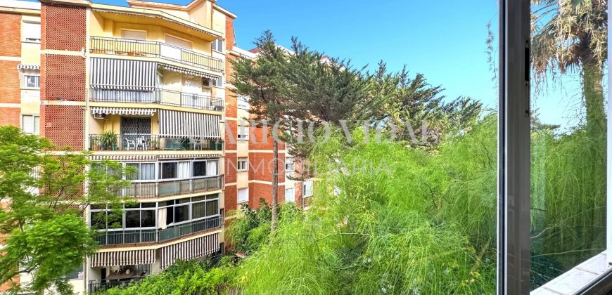 🌿 Elegancia y amplitud en la prestigiosa Calle República Argentina – El Limonar, Málaga