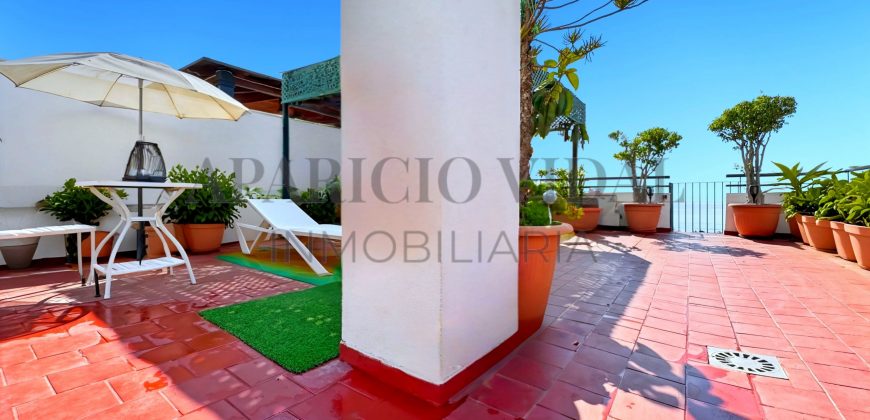 Ático dúplex con solárium y vistas al mar en Cala del Moral