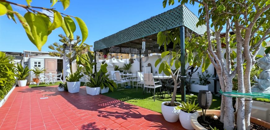 Ático dúplex con solárium y vistas al mar en Cala del Moral