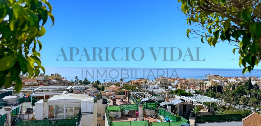 Ático dúplex con solárium y vistas al mar en Cala del Moral