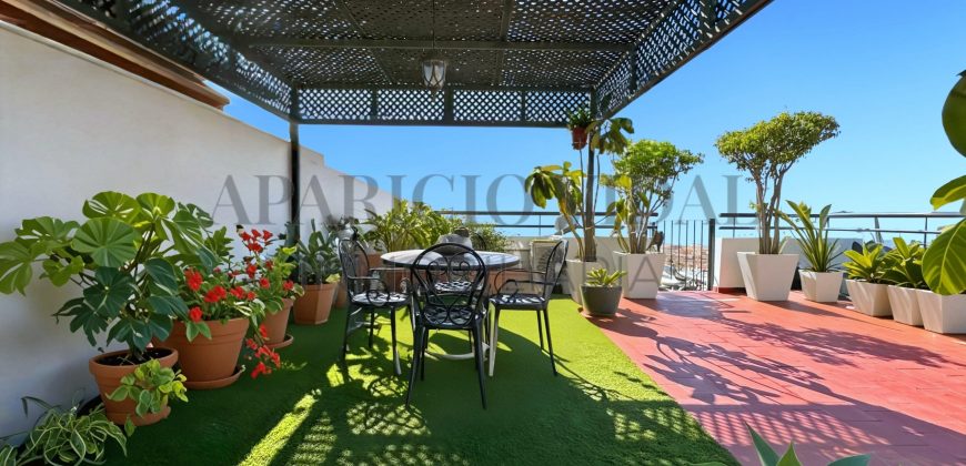 Ático dúplex con solárium y vistas al mar en Cala del Moral