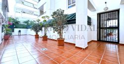 Ático dúplex con solárium y vistas al mar en Cala del Moral