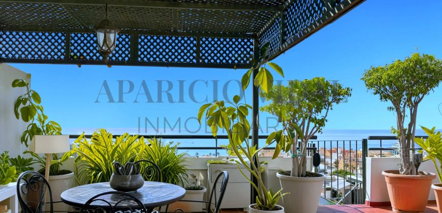 Ático dúplex con solárium y vistas al mar en Cala del Moral