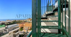 Ático dúplex con solárium y vistas al mar en Cala del Moral