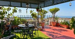 Ático dúplex con solárium y vistas al mar en Cala del Moral