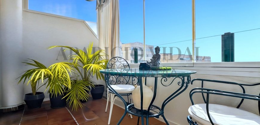 Ático dúplex con solárium y vistas al mar en Cala del Moral