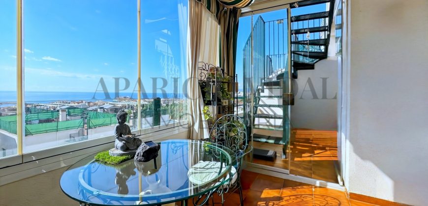 Ático dúplex con solárium y vistas al mar en Cala del Moral