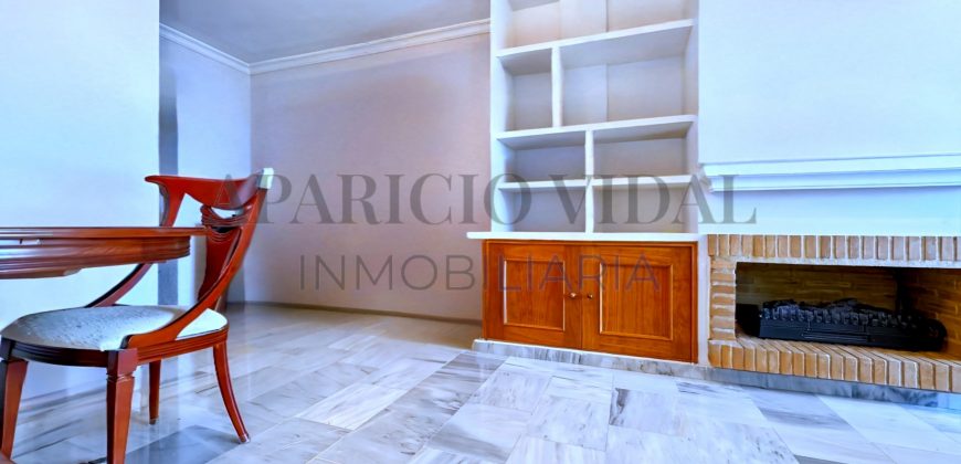 Ático dúplex con solárium y vistas al mar en Cala del Moral