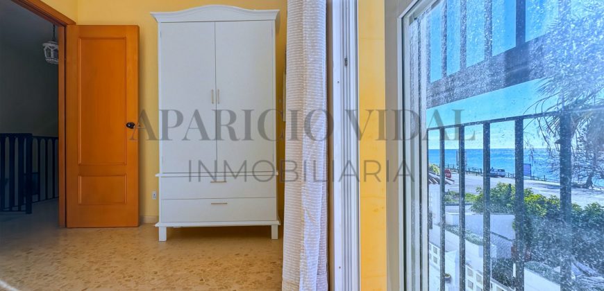 Vivienda Pareada en primera línea de mar con orientación sur y vistas frontales
