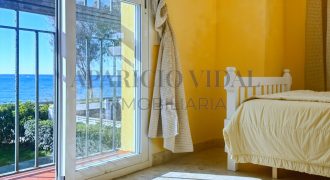 Vivienda Pareada en primera línea de mar con orientación sur y vistas frontales