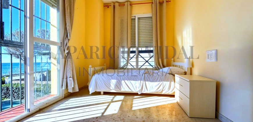 Vivienda Pareada en primera línea de mar con orientación sur y vistas frontales