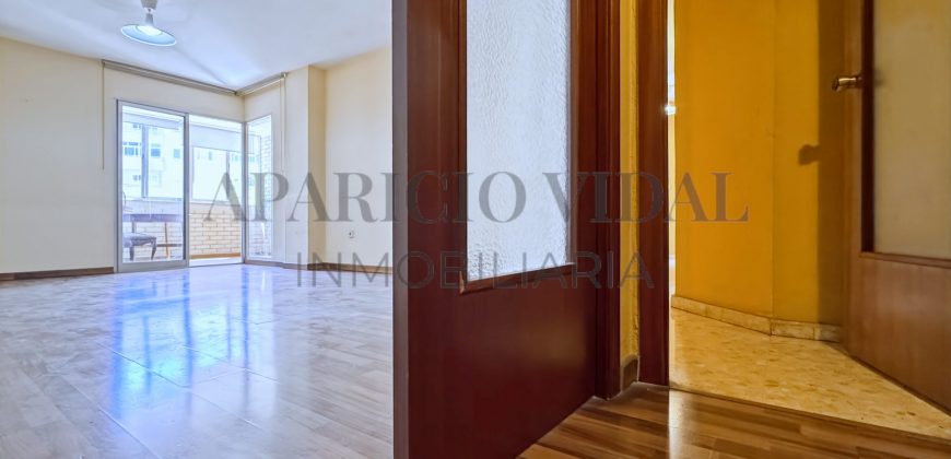 Amplia vivienda de 4 dormitorios con garaje y trastero en Pasaje Herrera Oria – gran potencial de reforma