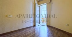 Amplia vivienda de 4 dormitorios con garaje y trastero en Pasaje Herrera Oria – gran potencial de reforma