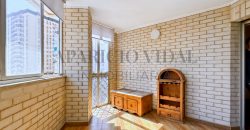 Amplia vivienda de 4 dormitorios con garaje y trastero en Pasaje Herrera Oria – gran potencial de reforma