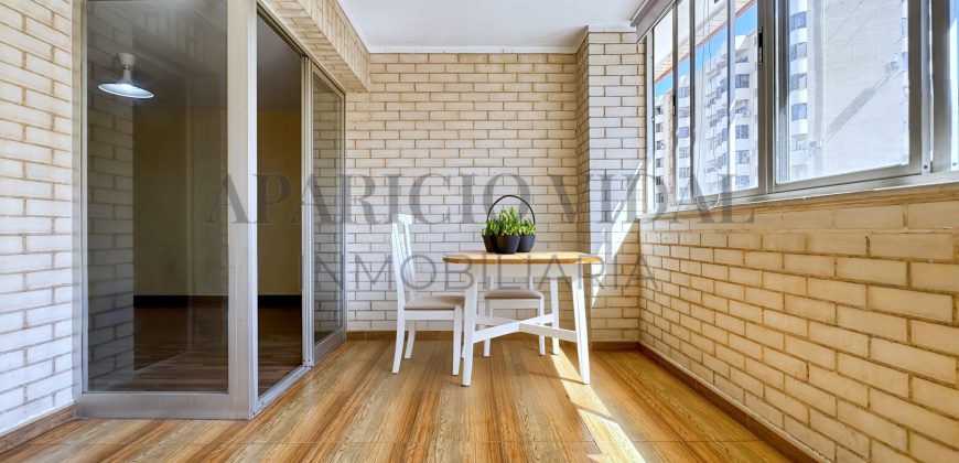 Amplia vivienda de 4 dormitorios con garaje y trastero en Pasaje Herrera Oria – gran potencial de reforma