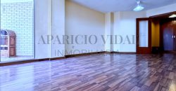 Amplia vivienda de 4 dormitorios con garaje y trastero en Pasaje Herrera Oria – gran potencial de reforma