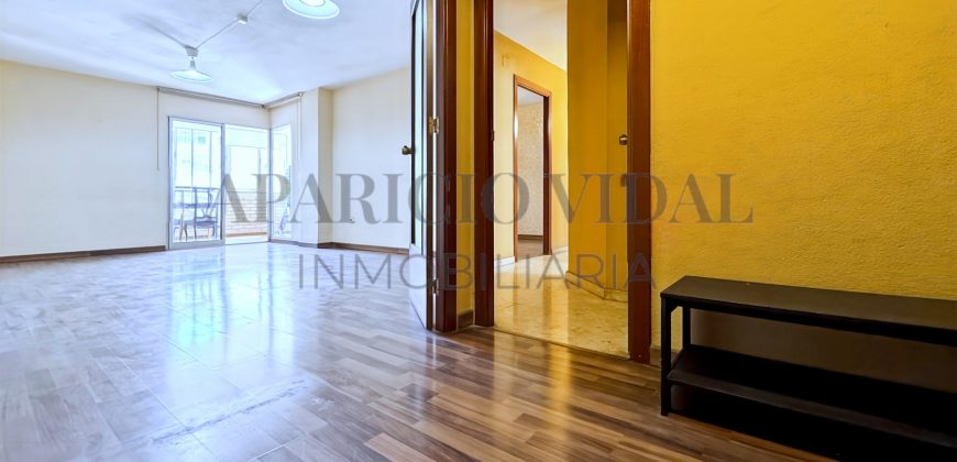 Amplia vivienda de 4 dormitorios con garaje y trastero en Pasaje Herrera Oria – gran potencial de reforma