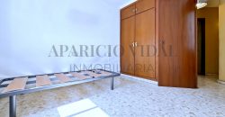 Amplia vivienda de 4 dormitorios con garaje y trastero en Pasaje Herrera Oria – gran potencial de reforma