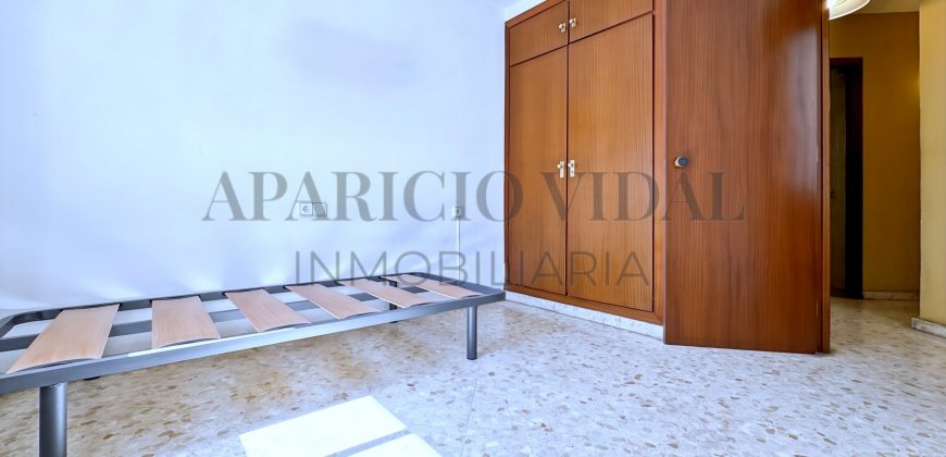 Amplia vivienda de 4 dormitorios con garaje y trastero en Pasaje Herrera Oria – gran potencial de reforma