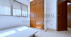 Amplia vivienda de 4 dormitorios con garaje y trastero en Pasaje Herrera Oria – gran potencial de reforma