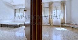 Amplia vivienda de 4 dormitorios con garaje y trastero en Pasaje Herrera Oria – gran potencial de reforma