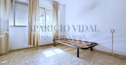 Amplia vivienda de 4 dormitorios con garaje y trastero en Pasaje Herrera Oria – gran potencial de reforma