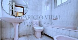 Amplia vivienda de 4 dormitorios con garaje y trastero en Pasaje Herrera Oria – gran potencial de reforma