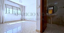 Amplia vivienda de 4 dormitorios con garaje y trastero en Pasaje Herrera Oria – gran potencial de reforma